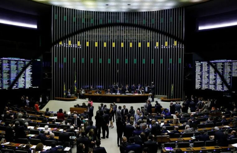 Congresso retorna com dúvidas sobre PEC do fim da 6×1 e prioridade para pautas do agro